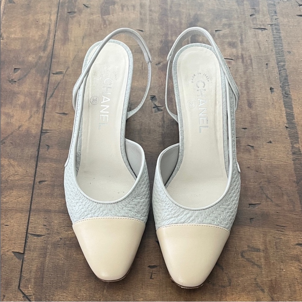 39 CHANEL Women's Cream and Gray Heels
